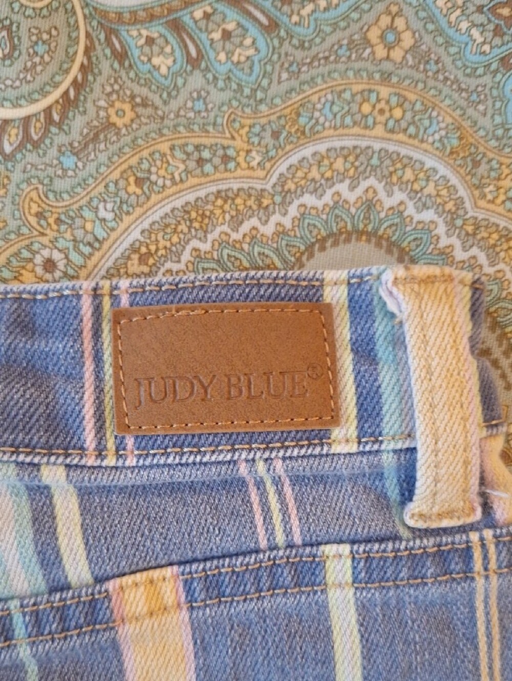 Judy Blue Blue & Cream Striped Frayed Denim Shorts. Size Medium - Picture 6 of 6